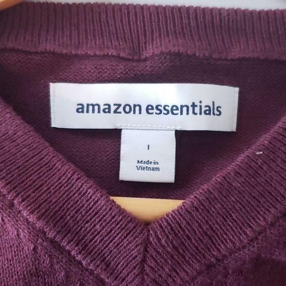 NWT - Men's V-Neck Sweater - Picture 4 of 6